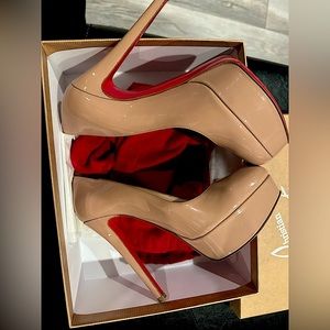 Christian Louboutin Bianca 140 Patent Calf, color Nude